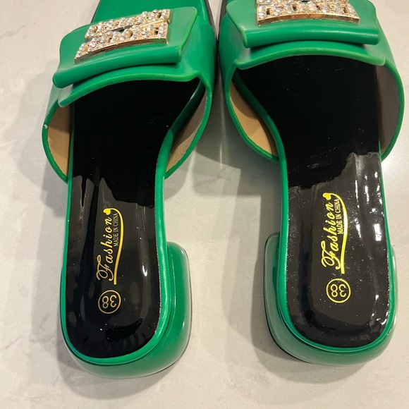Emerald Green slides 💚 - Picture 3 of 10